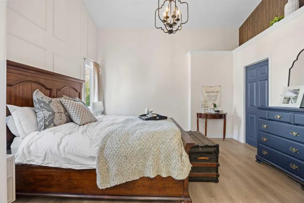 110 West Lakeview Crescent
