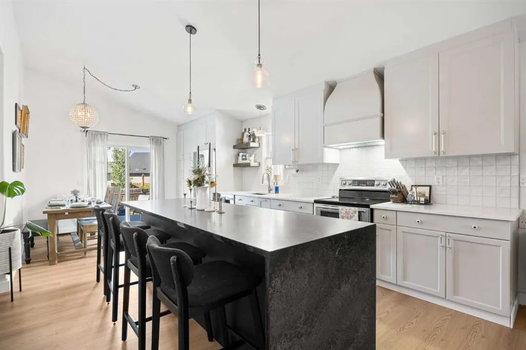 110 West Lakeview Crescent