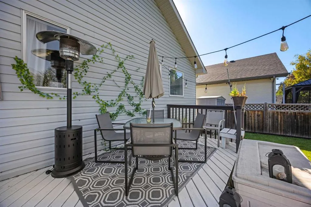 110 West Lakeview Crescent