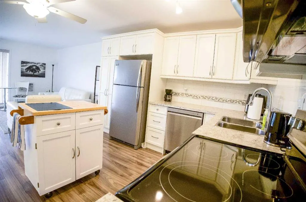 4614 47A Avenue, #401