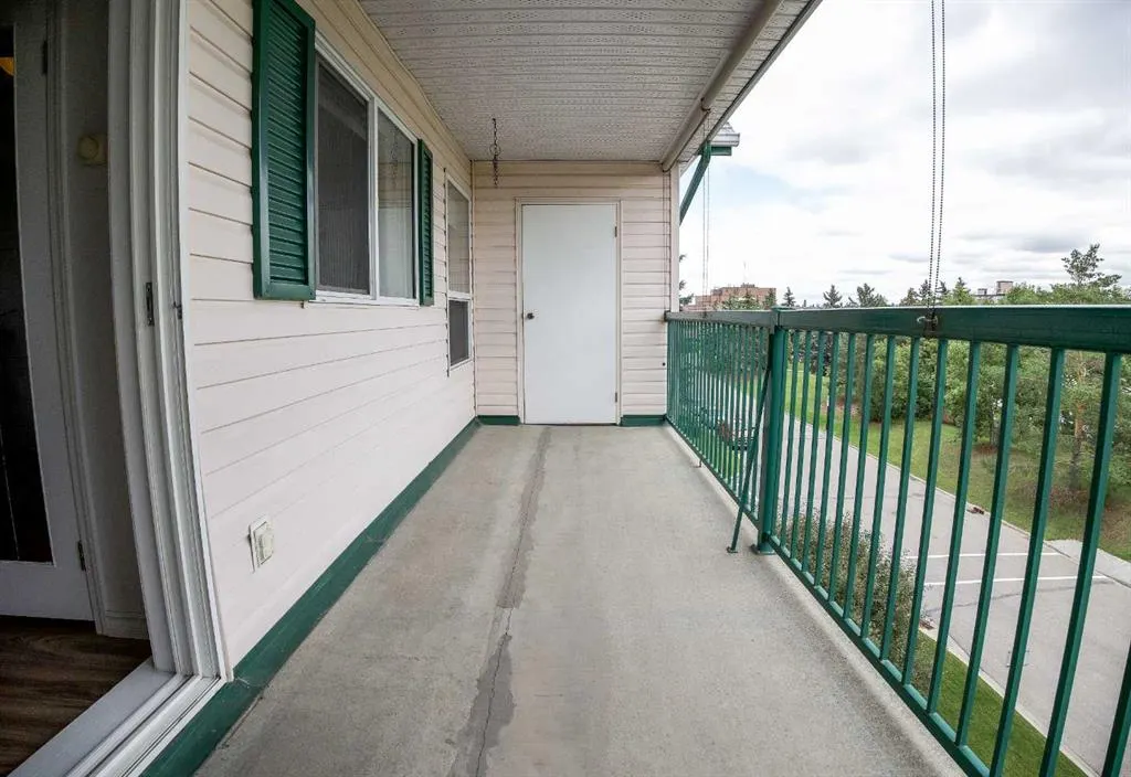 4614 47A Avenue, #401