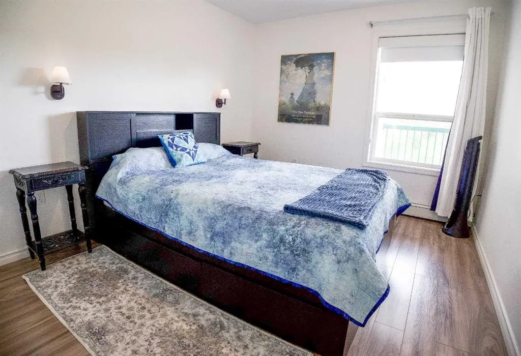 4614 47A Avenue, #401