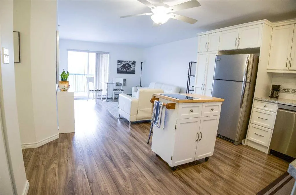 4614 47A Avenue, #401