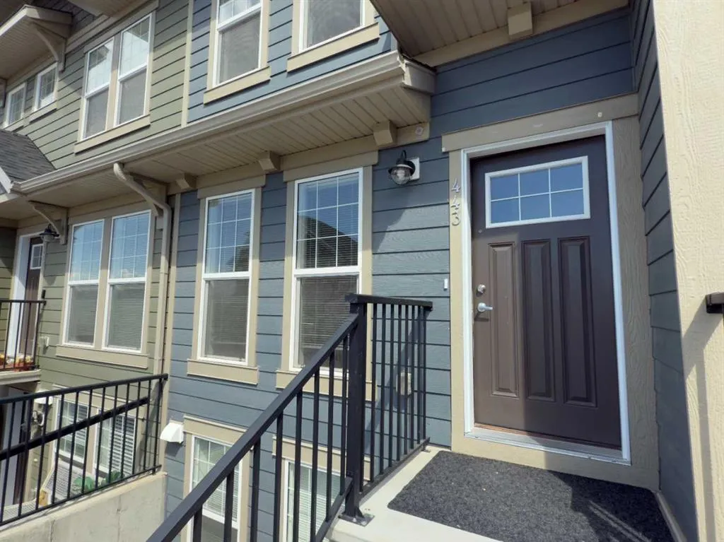 443 Cranbrook Square SE