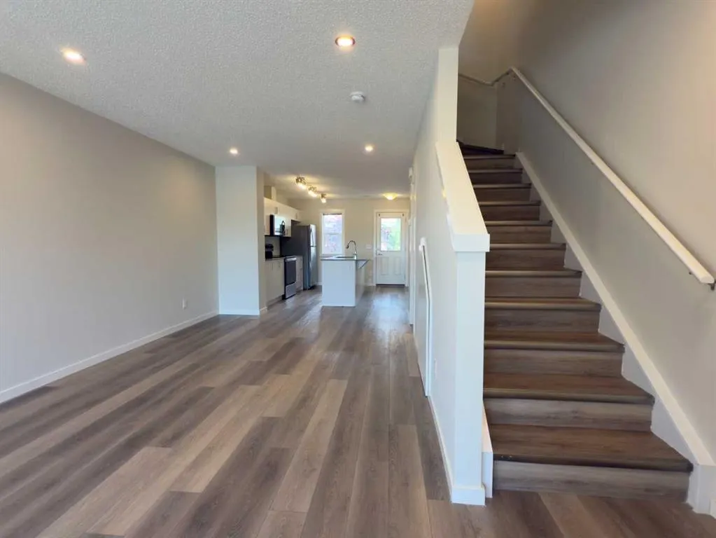 443 Cranbrook Square SE