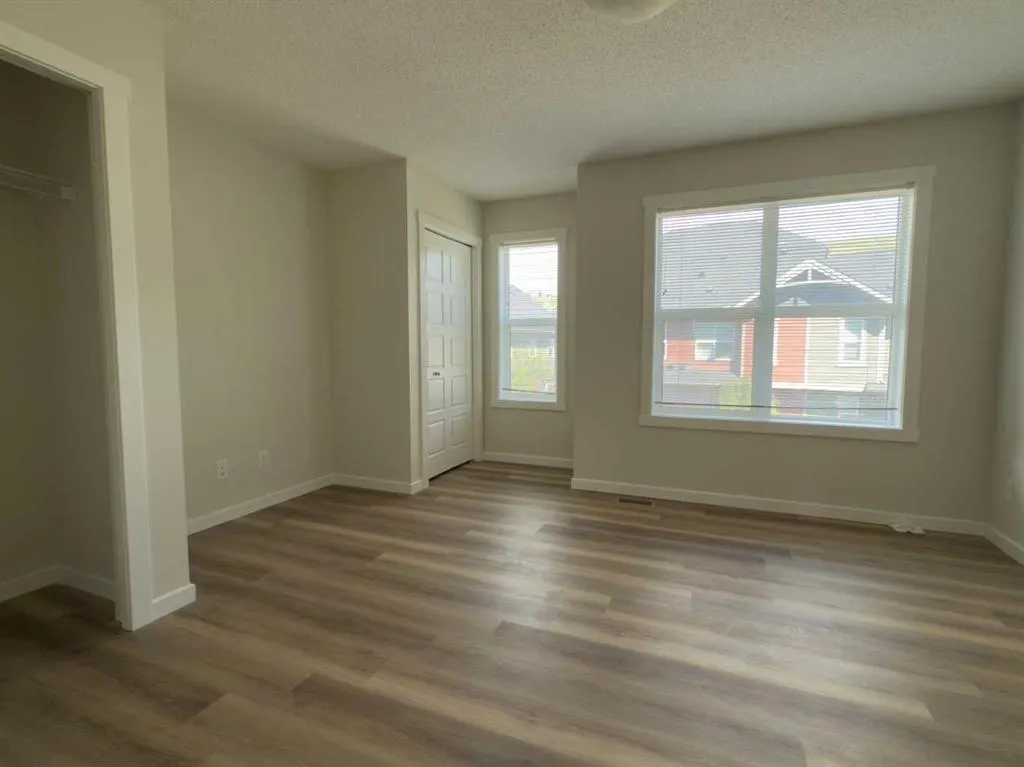 443 Cranbrook Square SE