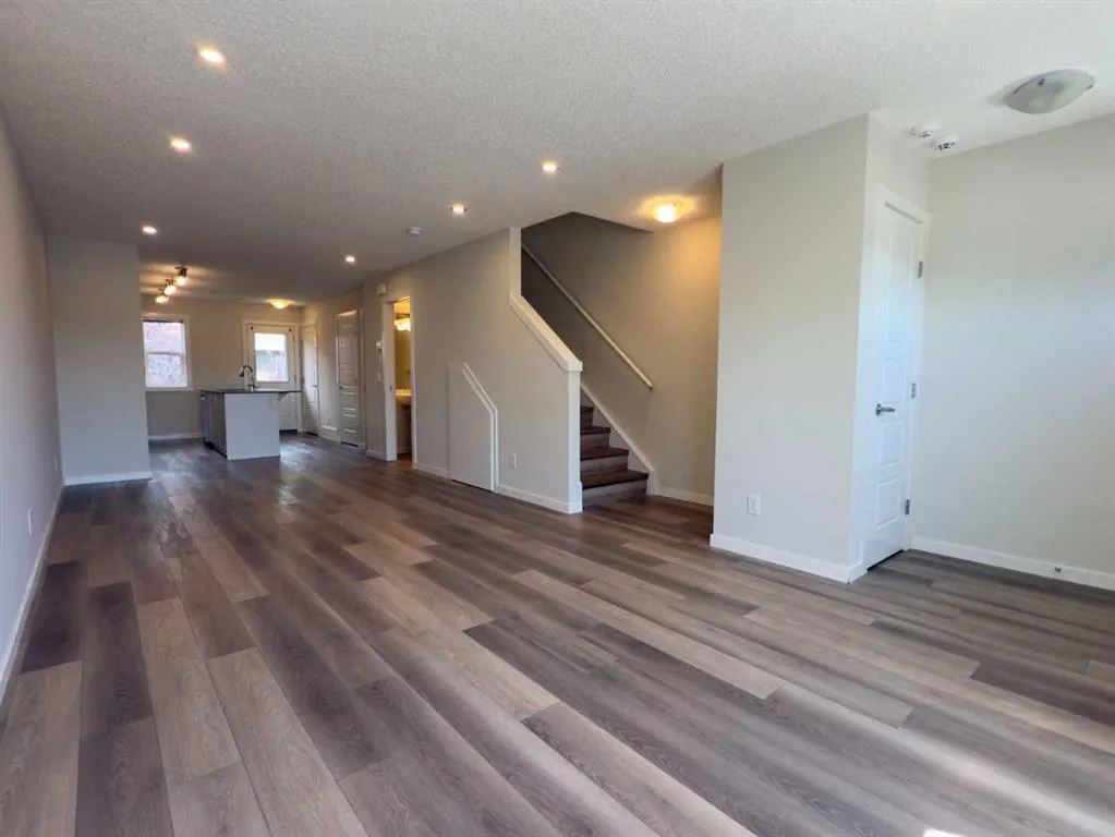 443 Cranbrook Square SE