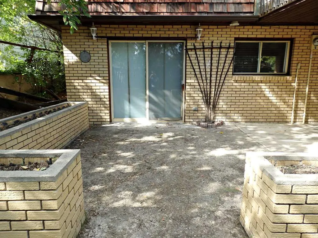 4324 Airport Crescent