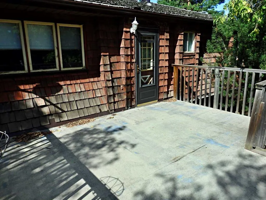 4324 Airport Crescent
