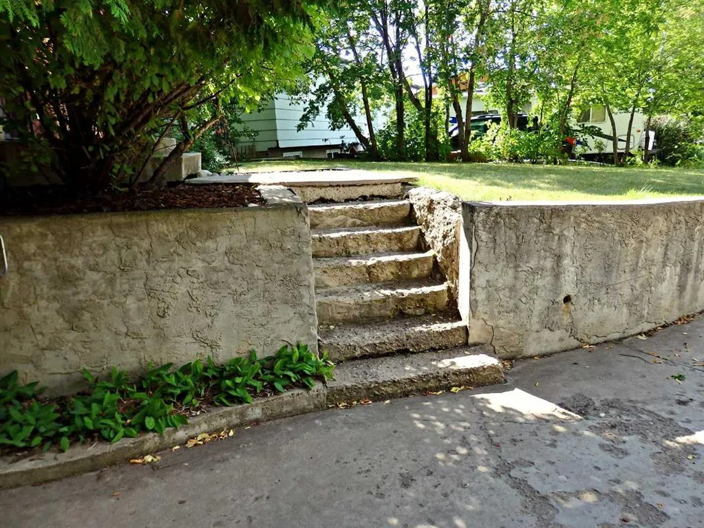 4324 Airport Crescent