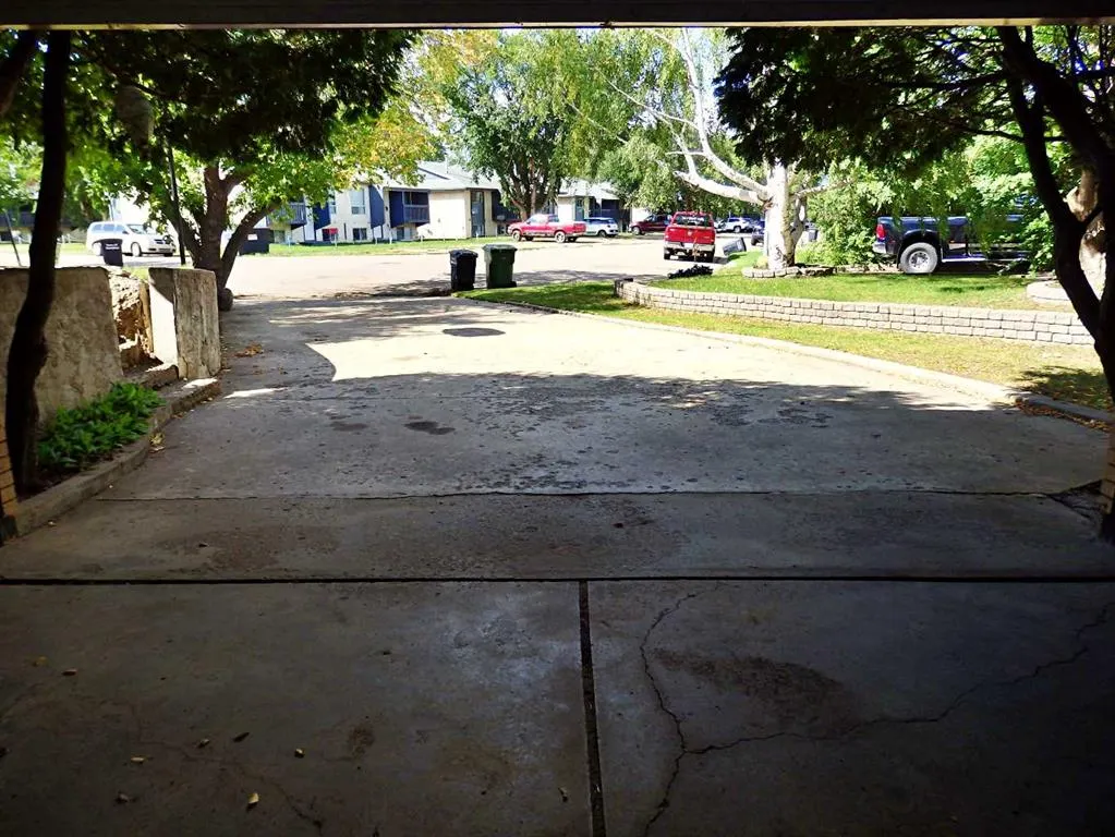 4324 Airport Crescent