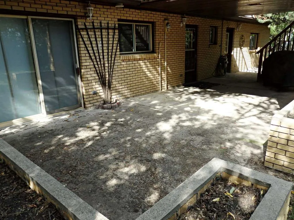 4324 Airport Crescent