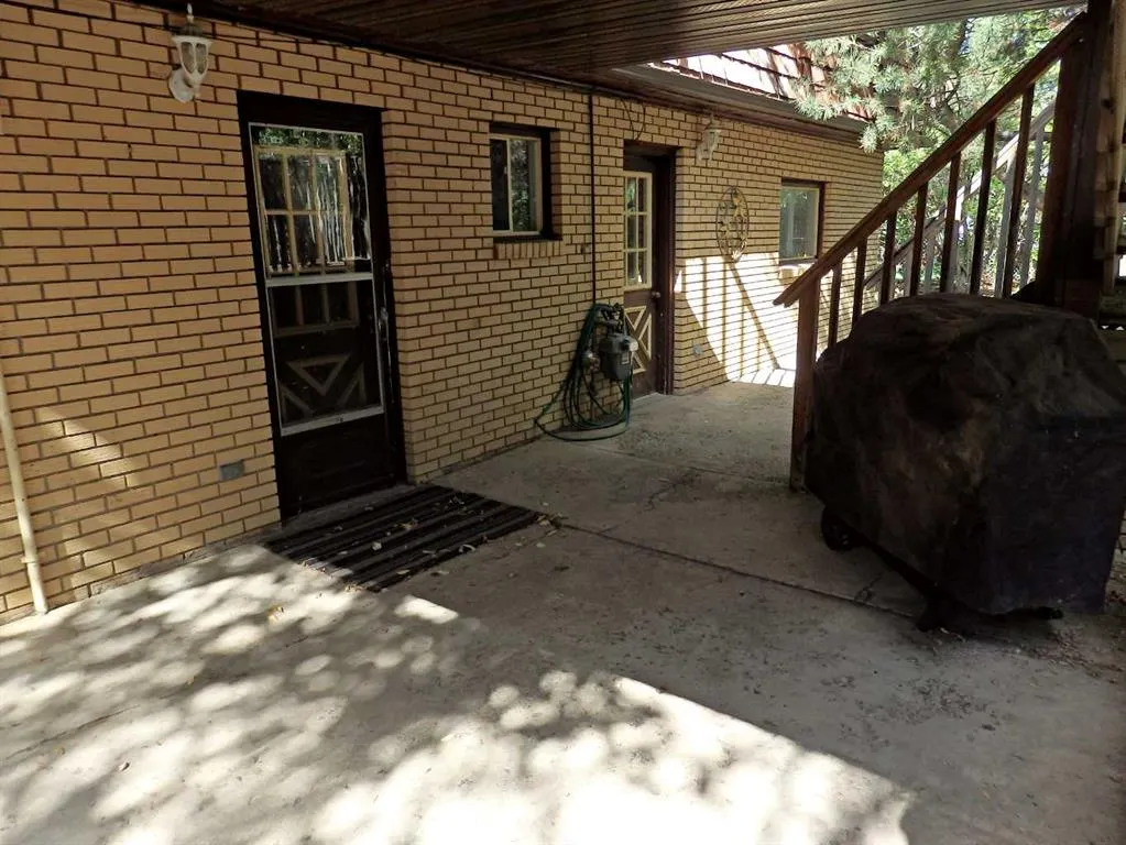 4324 Airport Crescent