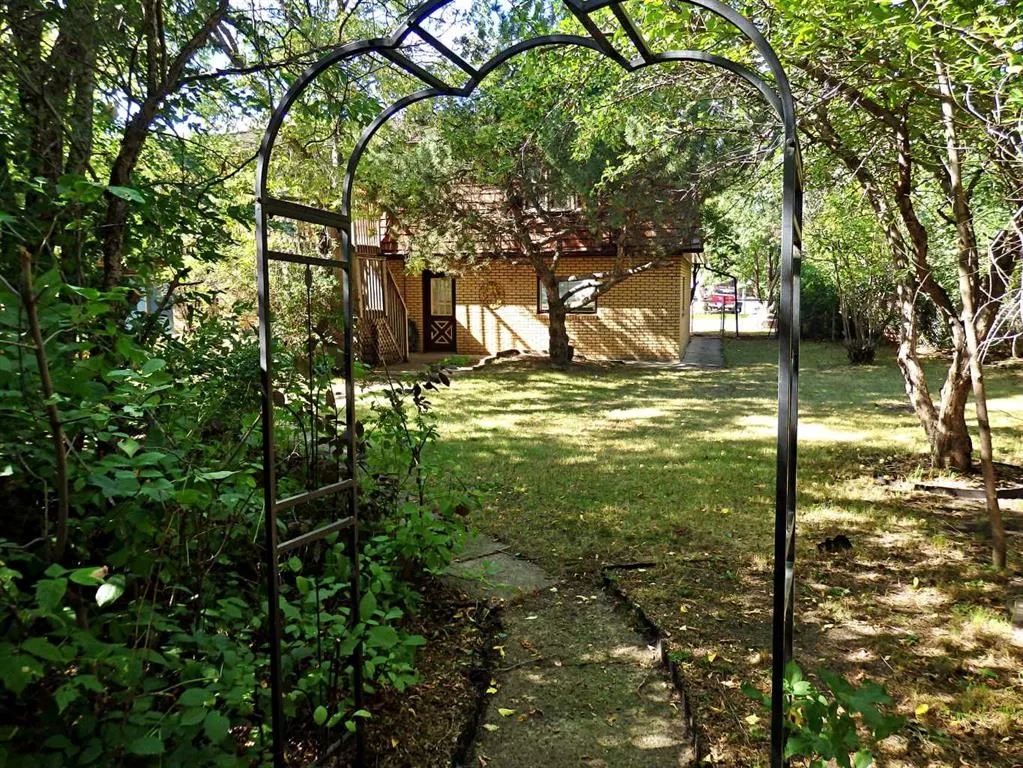 4324 Airport Crescent