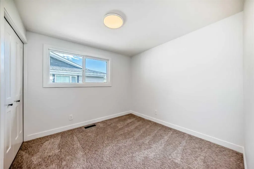 191 Lake Arrow Green SE