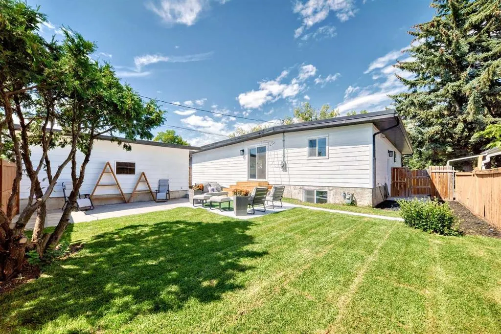 191 Lake Arrow Green SE