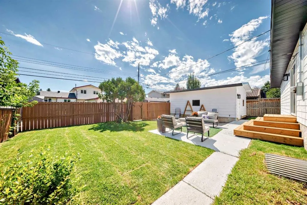 191 Lake Arrow Green SE