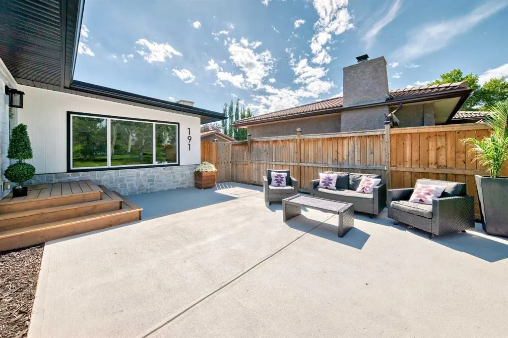 191 Lake Arrow Green SE