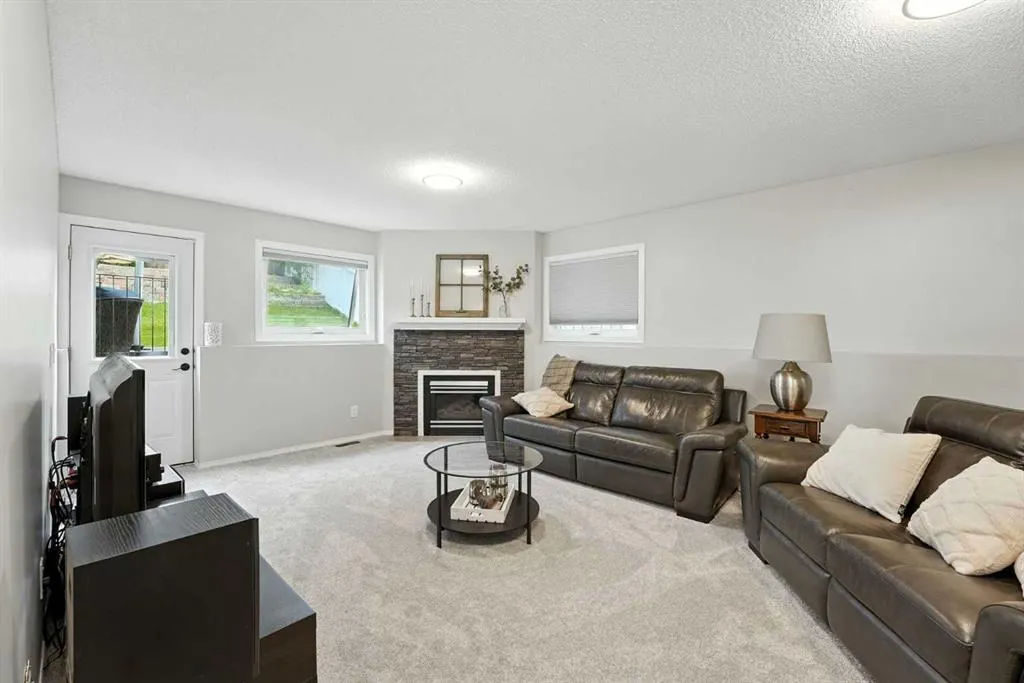 87 Macewan Park Circle NW