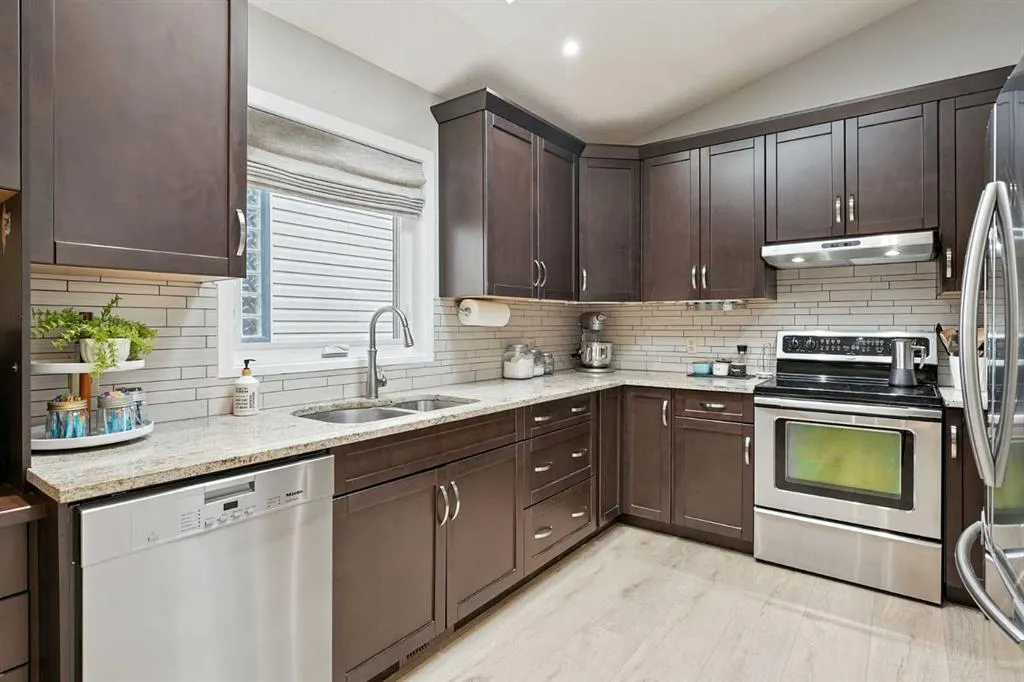 87 Macewan Park Circle NW