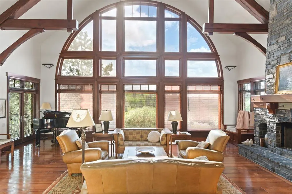 32 Wolfwillow Ridge