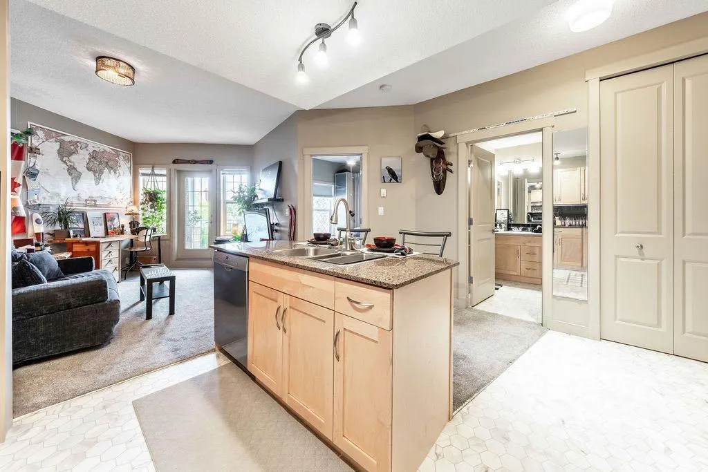 5605 Henwood Street SW, #3305