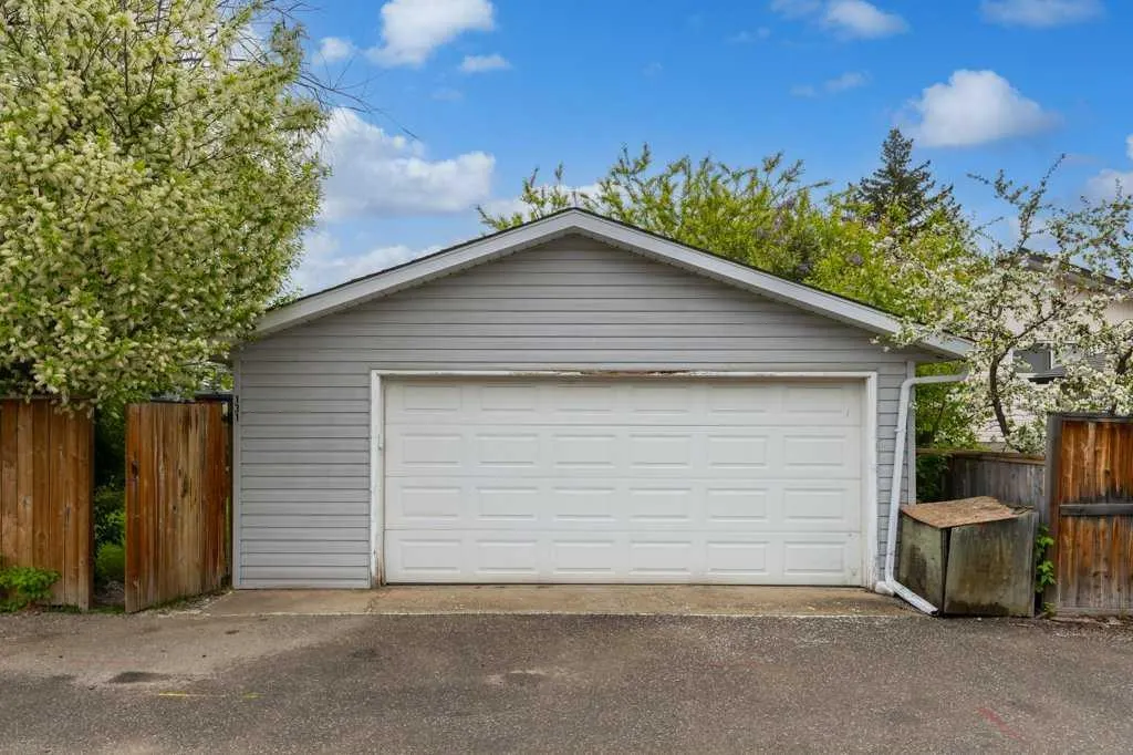 131 Bracewood Road SW