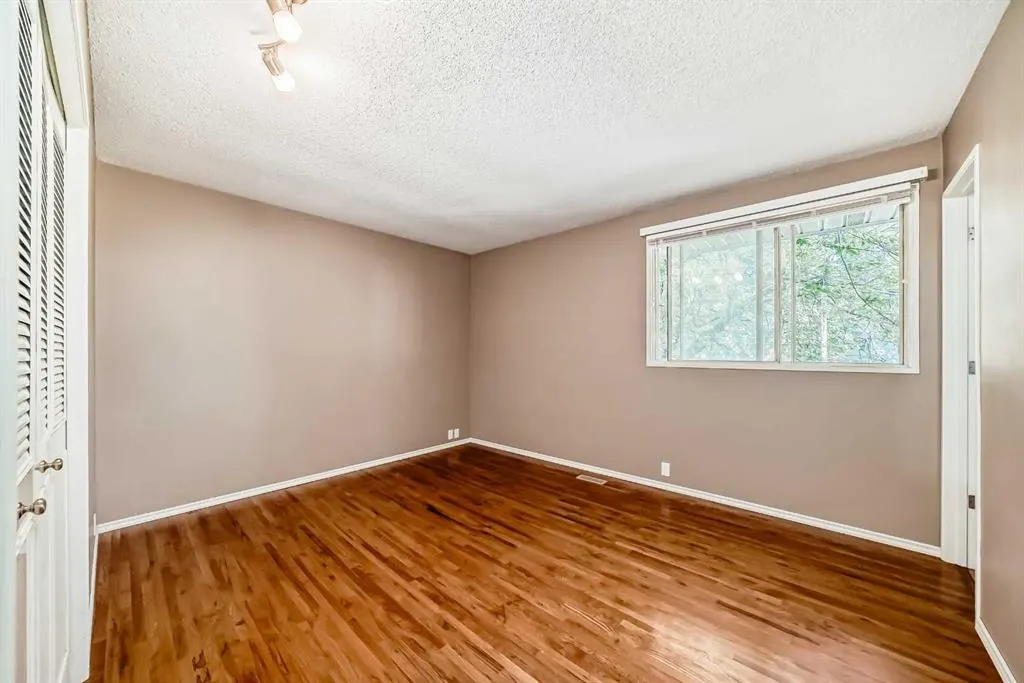 131 Bracewood Road SW