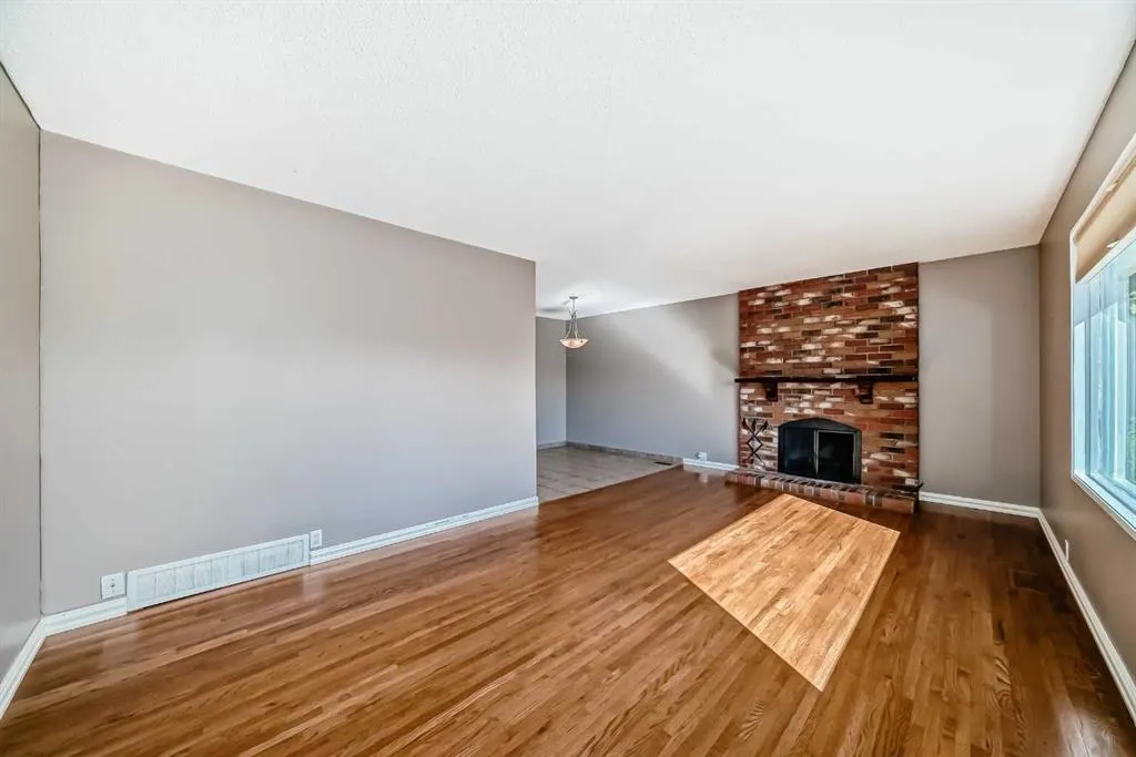 131 Bracewood Road SW