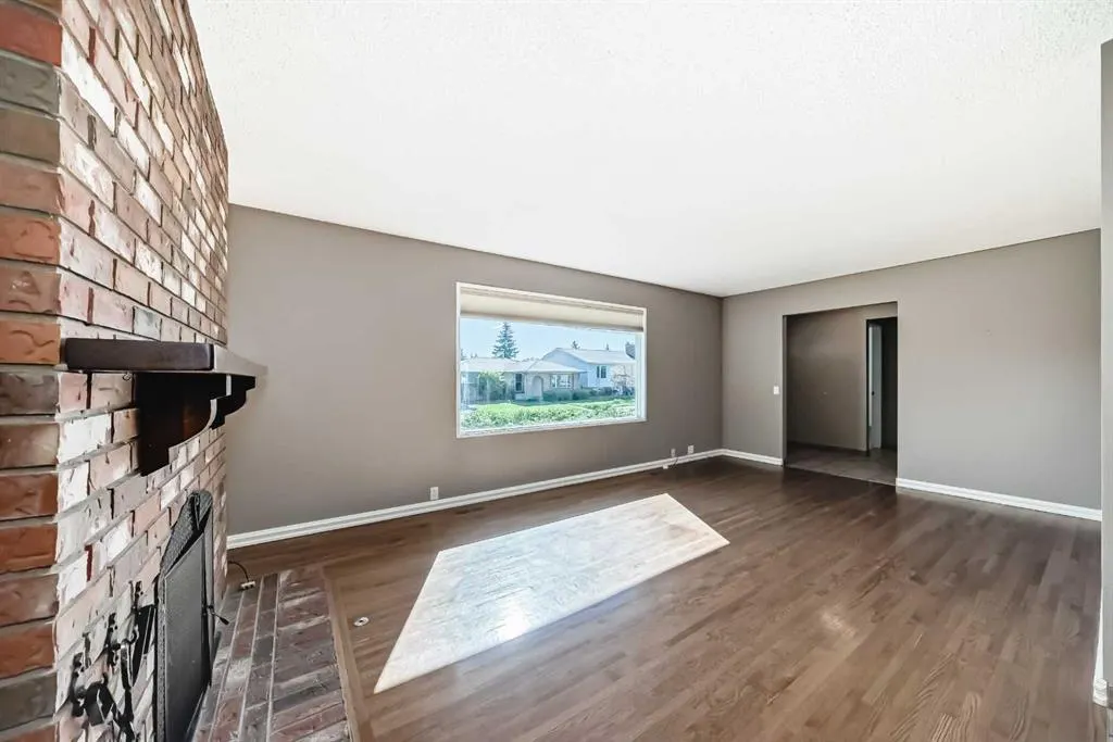 131 Bracewood Road SW