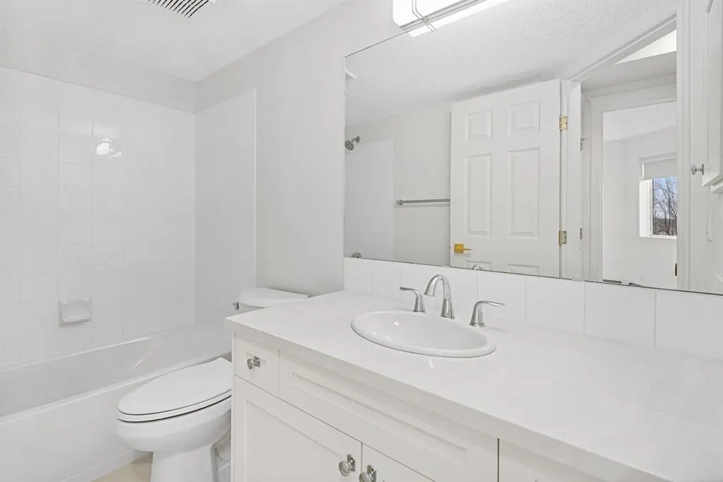 7451 Springbank Boulevard SW, #2205