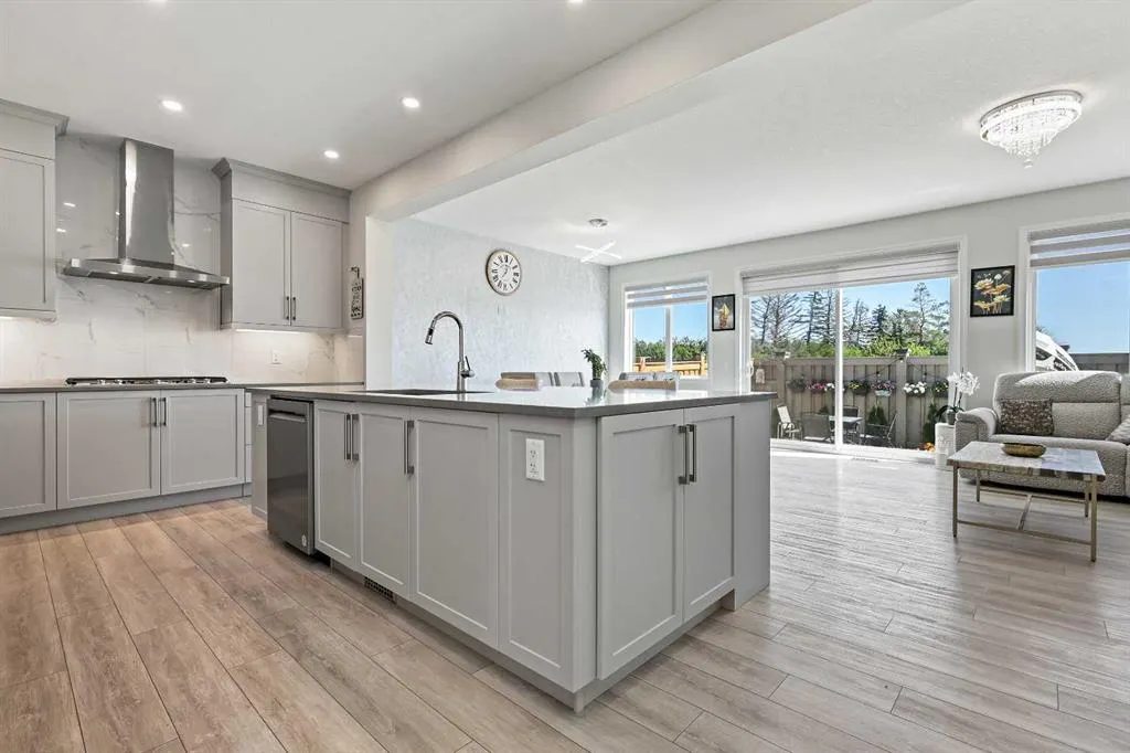 100 Magnolia Crescent SE
