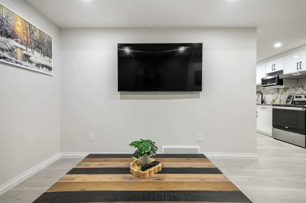 100 Magnolia Crescent SE