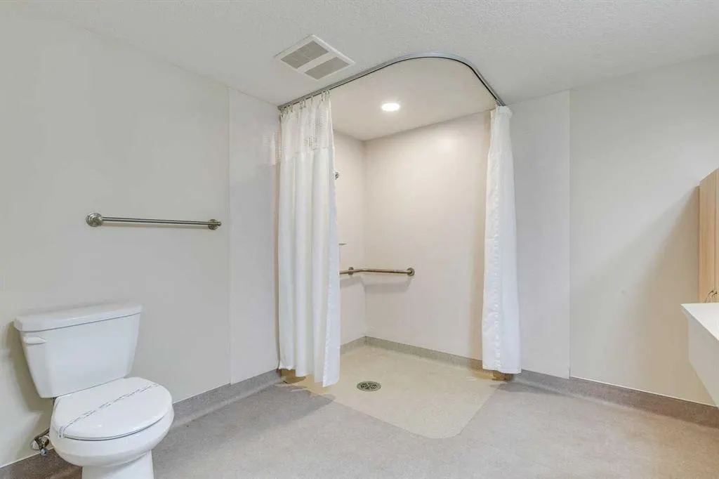 2635 Eversyde Avenue SW, #106