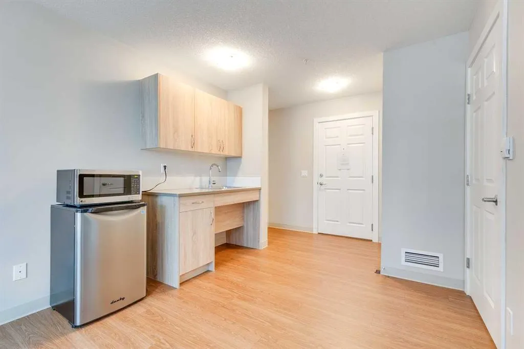 2635 Eversyde Avenue SW, #106