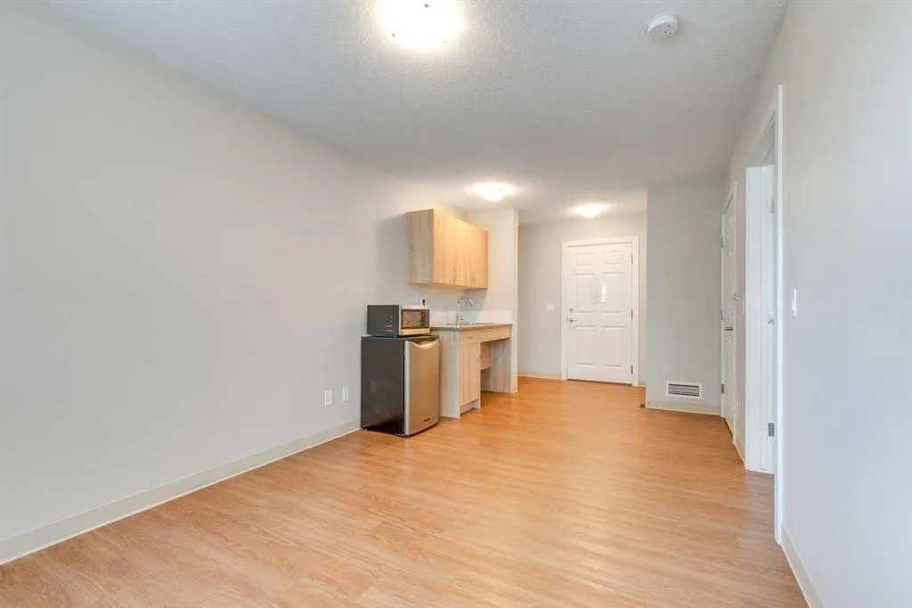 2635 Eversyde Avenue SW, #106