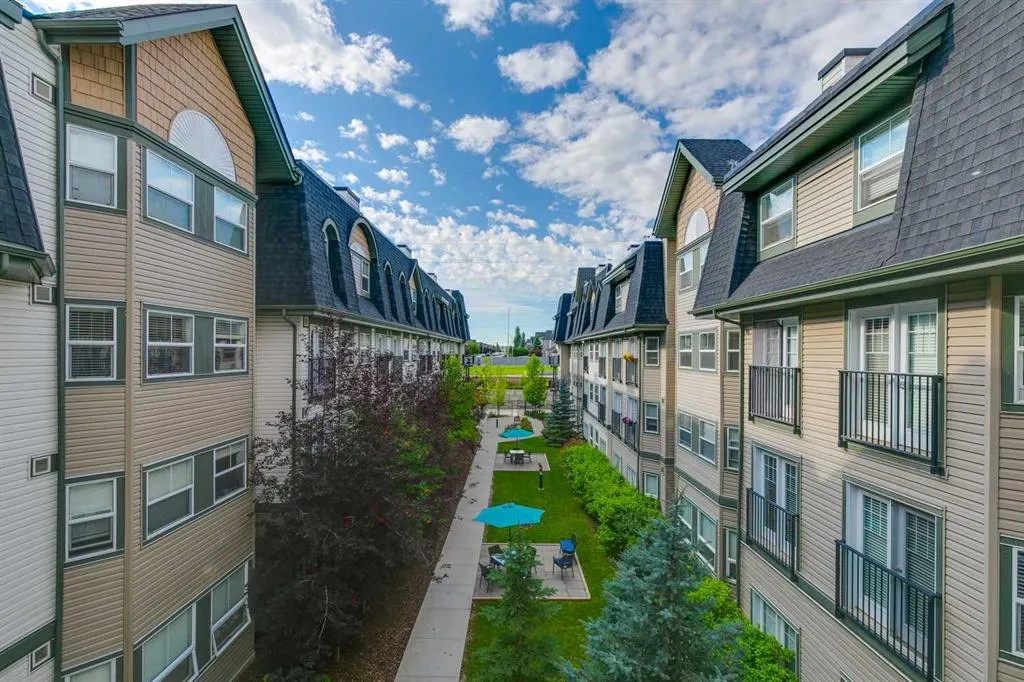 2635 Eversyde Avenue SW, #106