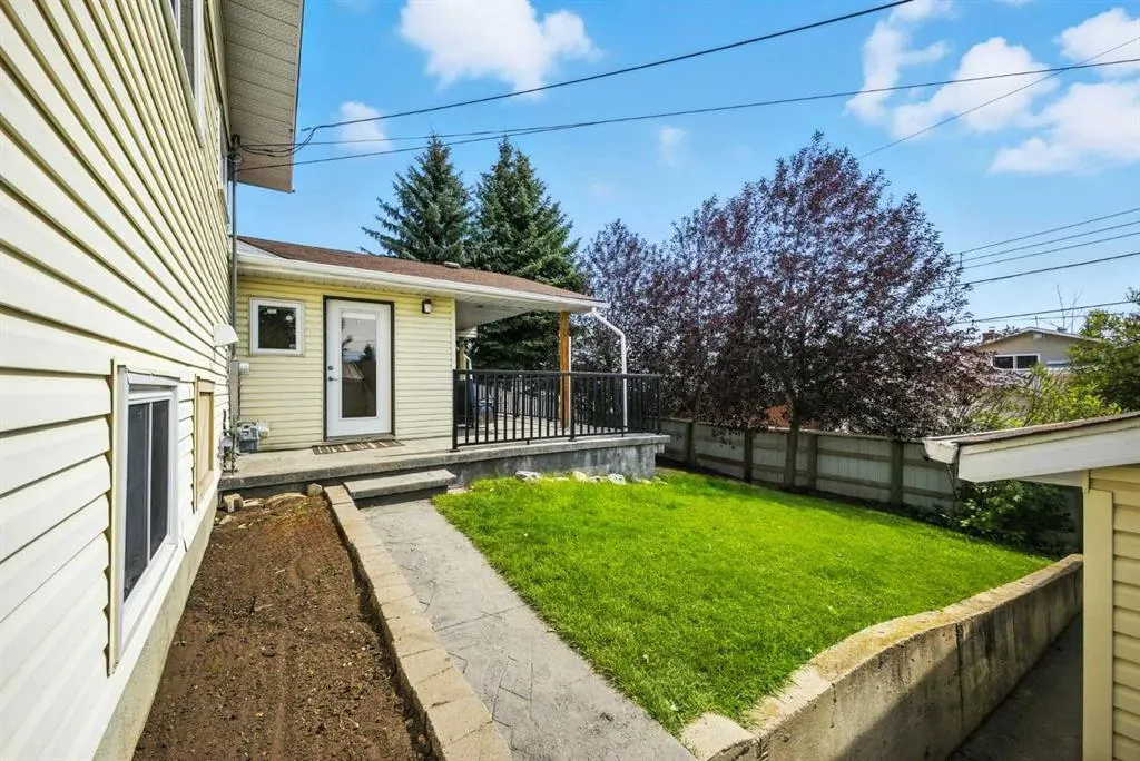 139 Huntford Green NE