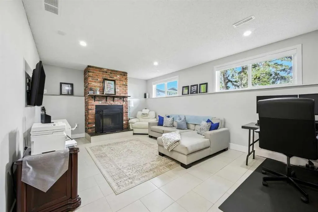 139 Huntford Green NE