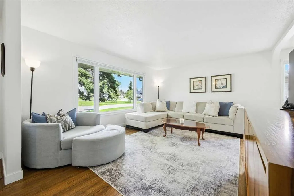 139 Huntford Green NE