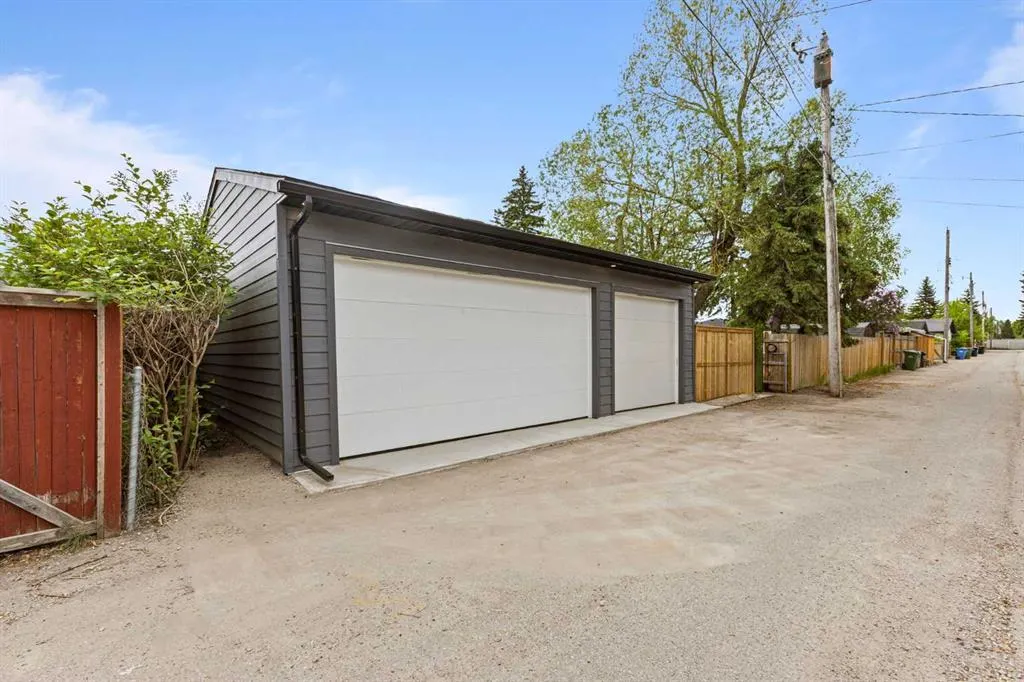 611 Agate Crescent SE