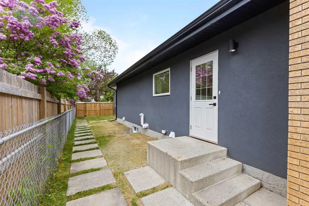 611 Agate Crescent SE