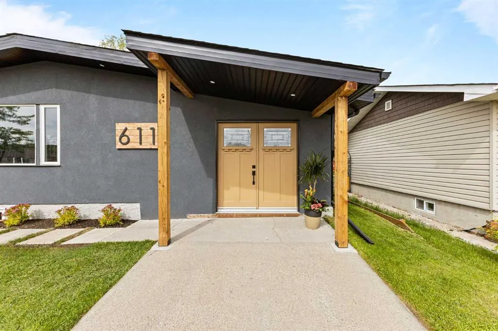 611 Agate Crescent SE