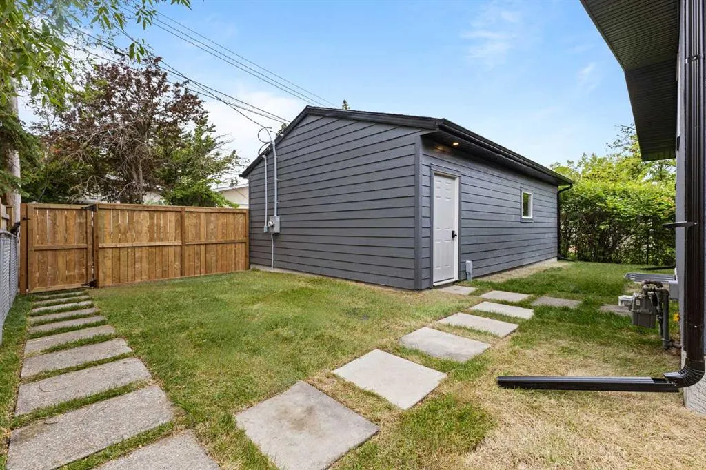 611 Agate Crescent SE