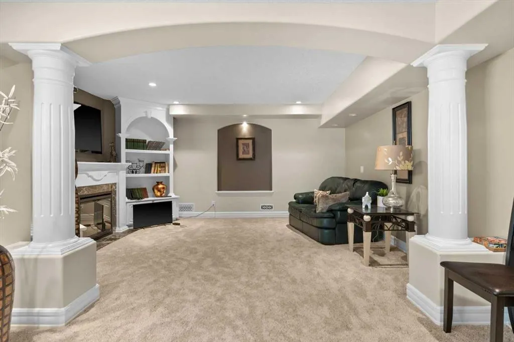 9124 Edgebrook Drive NW