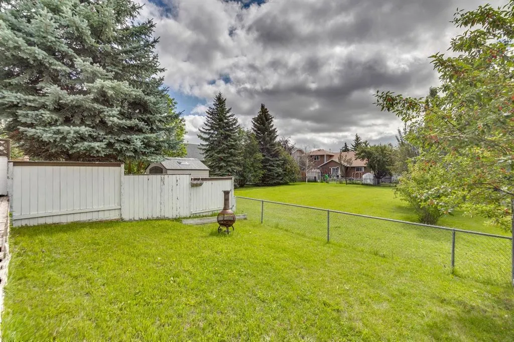13 Emerald Court SE