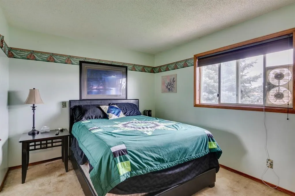 13 Emerald Court SE