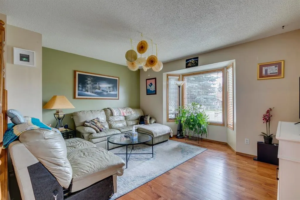 13 Emerald Court SE