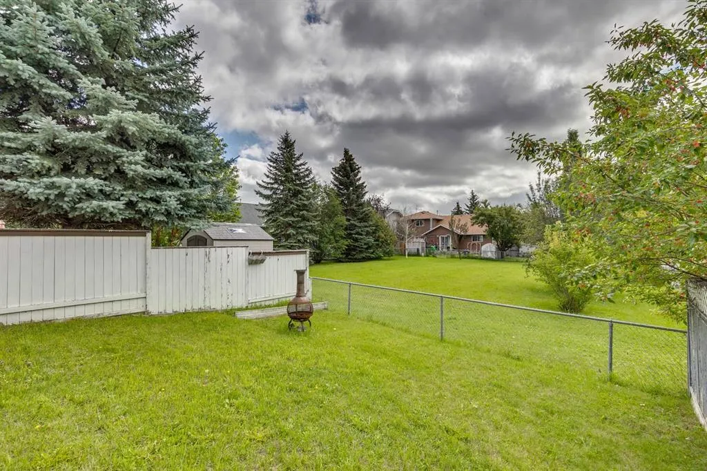 13 Emerald Court SE