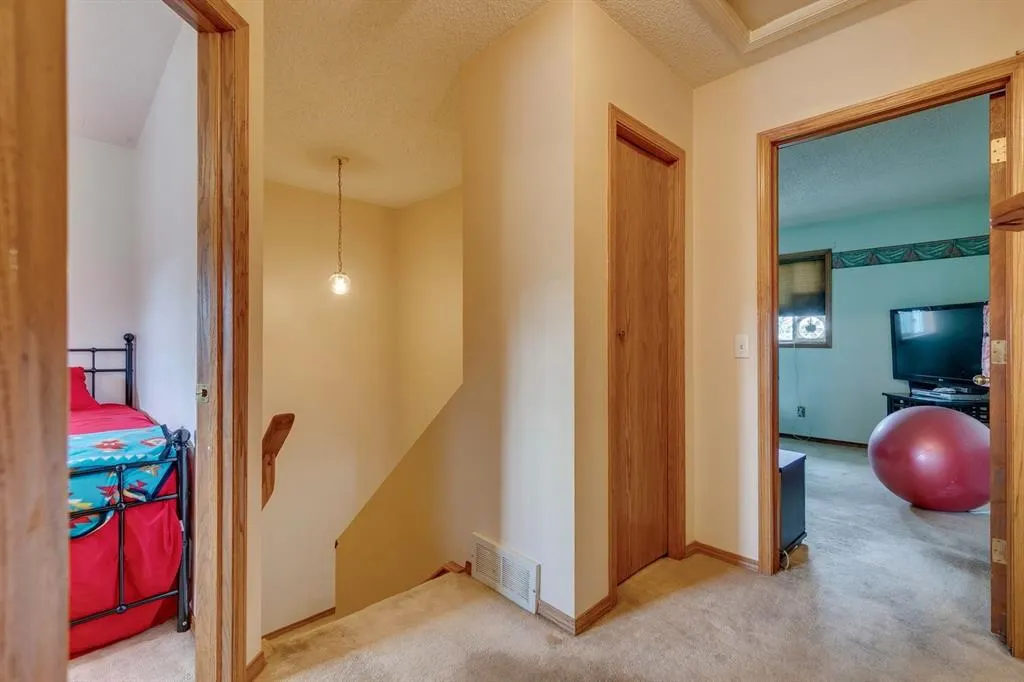 13 Emerald Court SE